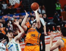 极速竞猜-关于篮球赛场再起风云：闽南鲨队队火力全开关东独角兽队，新援首秀制胜主场山呼海啸的信息