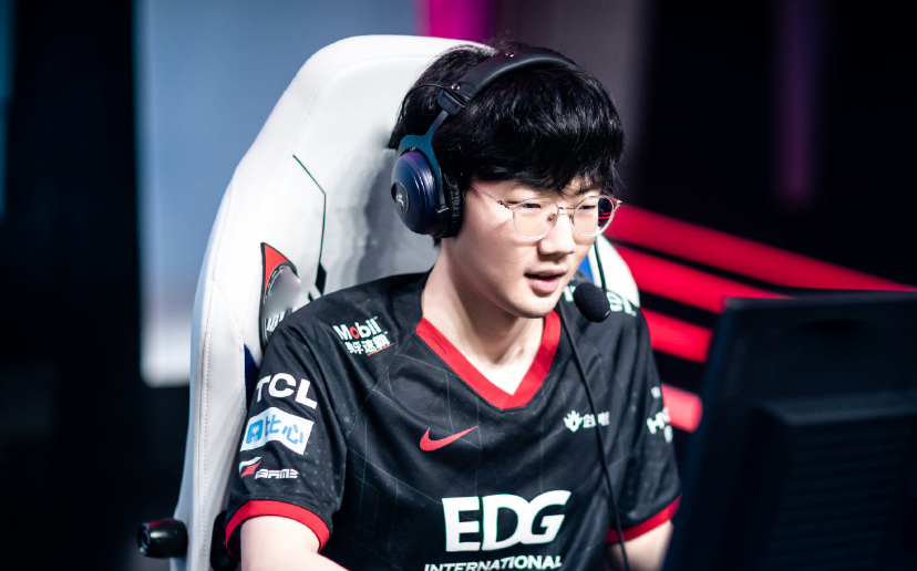 极速电竞-Rookie迎来十赛季高光表现，公牛球迷沸腾！的简单介绍