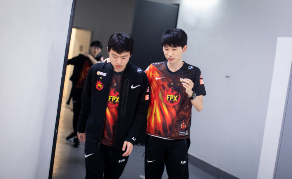 极速电竞-Rookie迎来十赛季高光表现，公牛球迷沸腾！的简单介绍